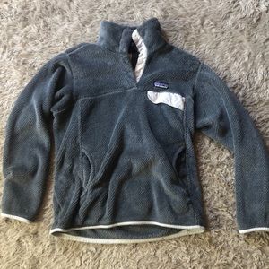 Medium grey/cream Patagonia snap-t fleece.